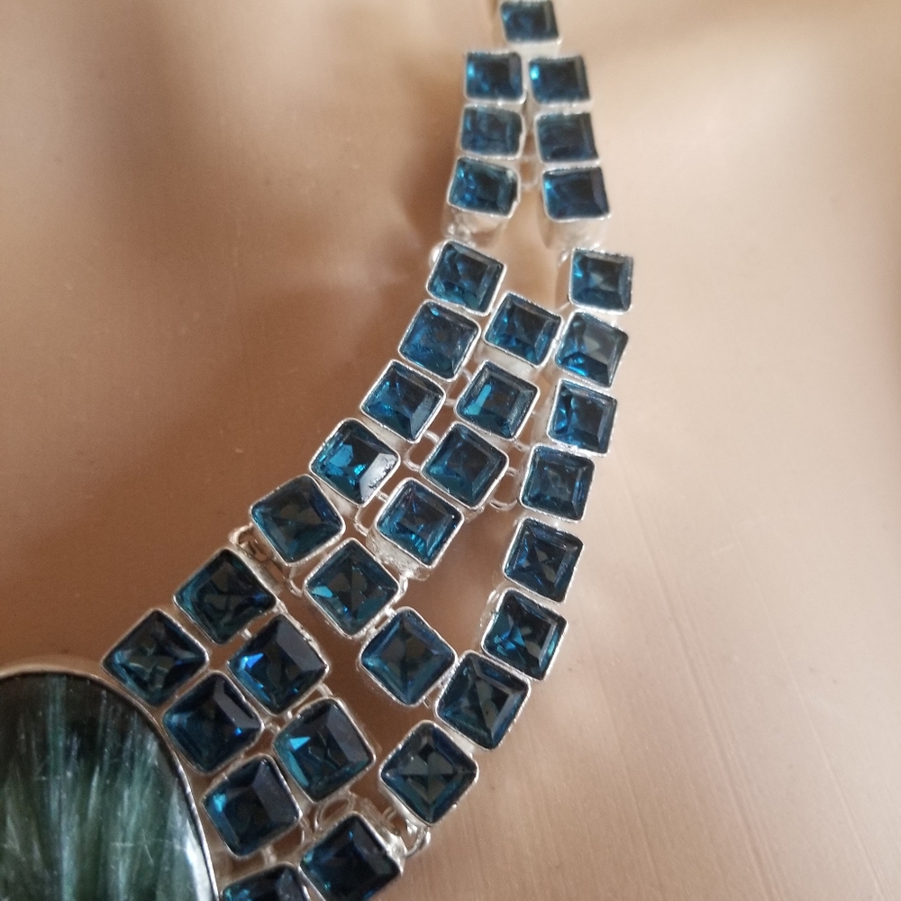 GLAMOROUS NECKLACE NWOT - Picture 4 of 8